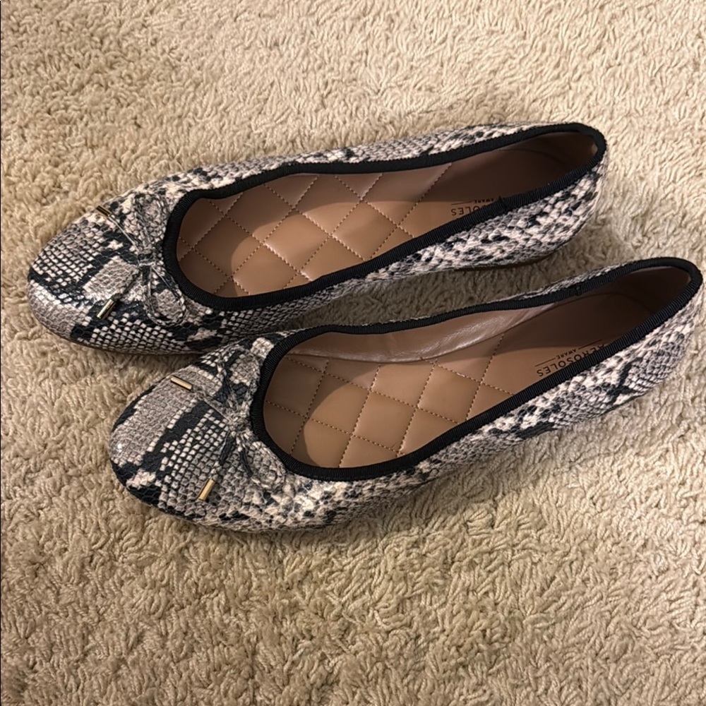 Snakeskin Patterned Women's Flats